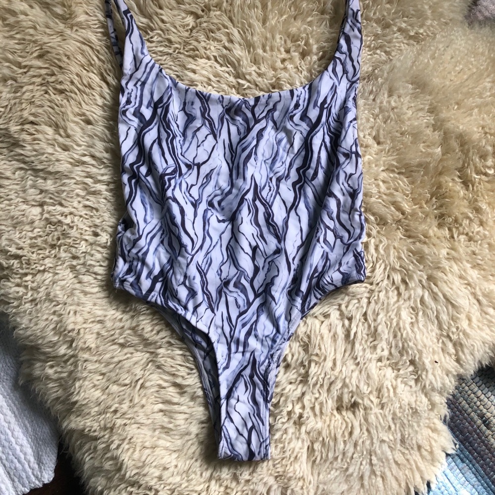 Cantik one piece